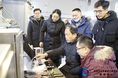 我院與內蒙古自治區水利水電勘測設計院合作開展&ldquo;泄水建筑物事故閘門不同底緣型式的水動力特性研究&rdquo;水工模型試驗課題研究